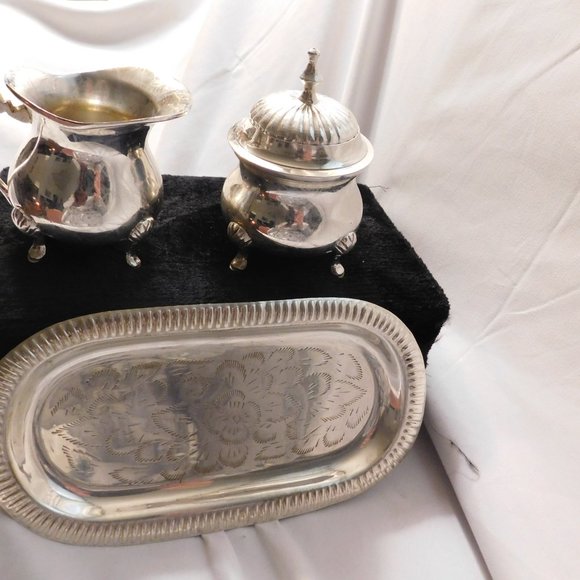 International Silver Company Tray, Creamer & Sugar Bowl in Black Velvet Box - Picture 5 of 12